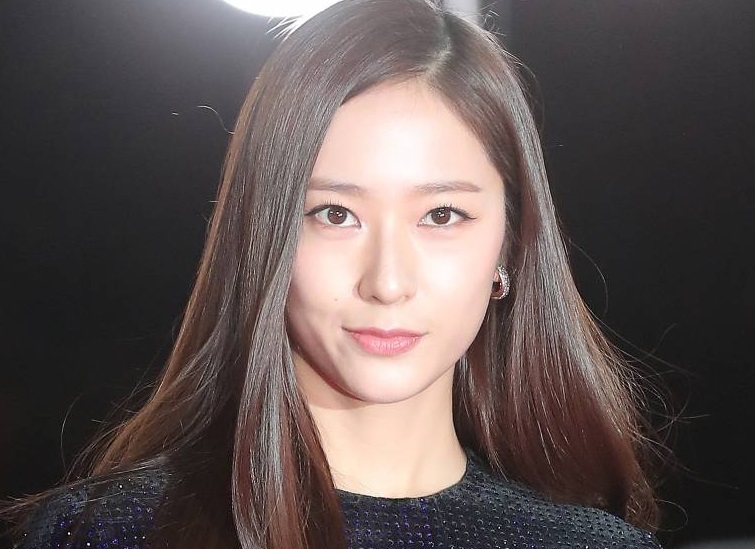 f(x)'s Krystal Selected As The First Global Ambassador For Singaporean Fashion Brand 'Charles & Keith'