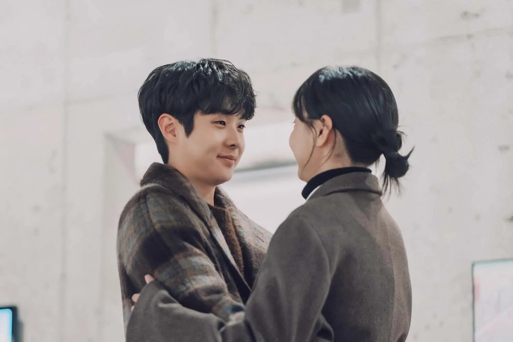 'Our Beloved Summer' Releases Choi Woo Sik and Kim Da Mi's Unpublished Couple Stills Making Their Relationship Work For The Second Time