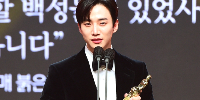 2PM Jun Ho, The First Idol To Win The Actor Award "Korean PD Award"