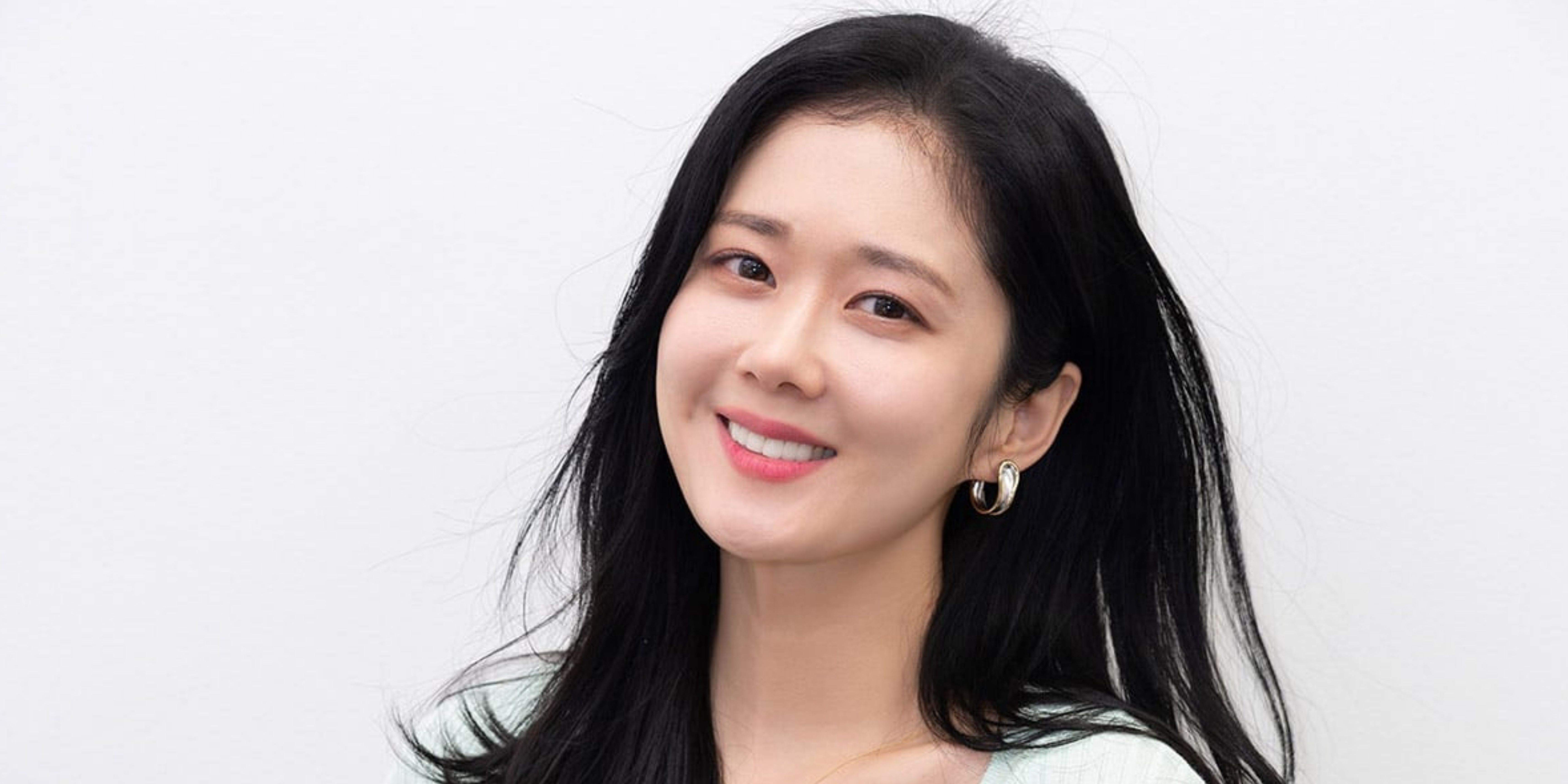 "Did she… get younger?" — Jang Na Ra stuns fans with her never-aging visuals