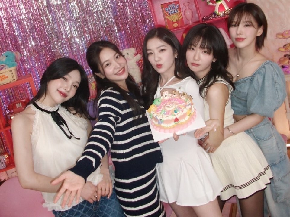 SM Entertainment receives backlash for misleading Red Velvet fans with incorrect filming spot