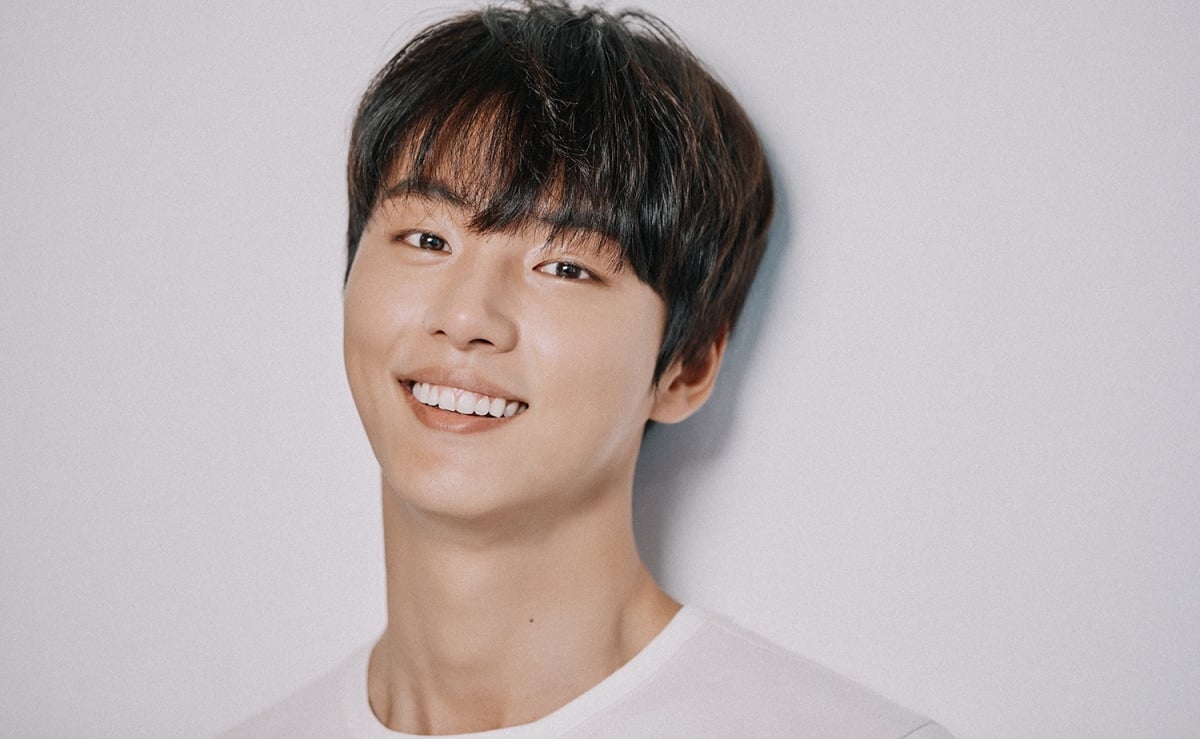 Yoon Si Yoon Ventures into New Horizons as He Opts Not to Renew Contract with MOA Entertainment