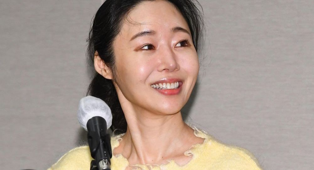 Min Hee Jin Makes Waves with Press Conference Opening, Hints at Reconciliation with HYBE