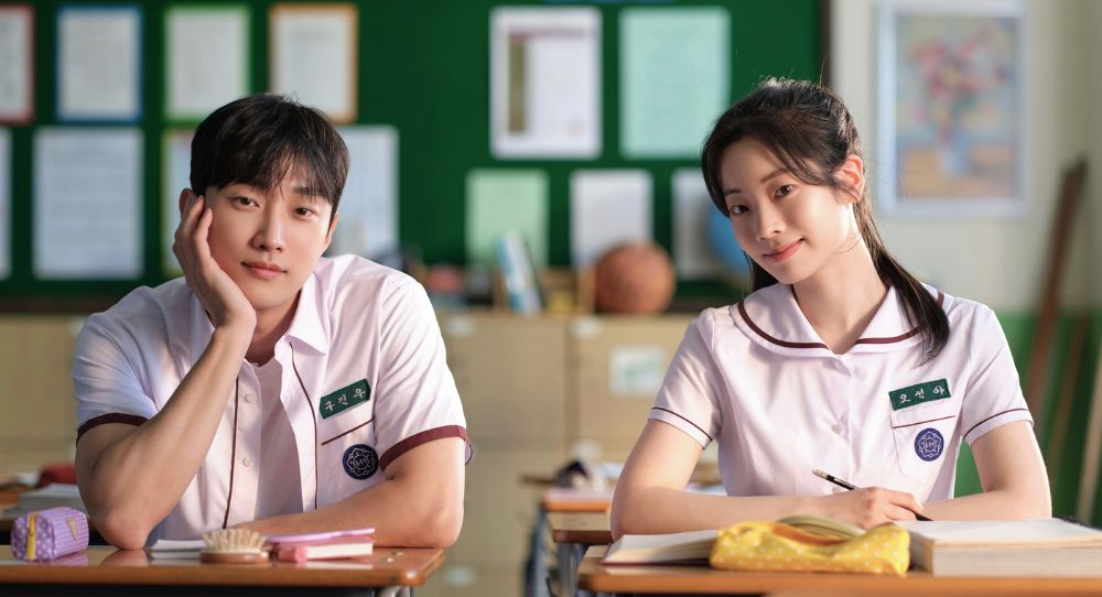 B1A4's Jinyoung and TWICE's Dahyun are a cute school couple in stills for upcoming movie 'You Are the Apple of My Eye'