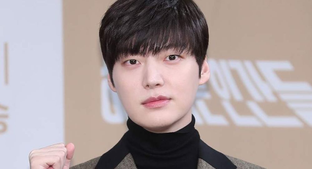 Ahn Jae Hyun Shares His Special Ice Cream Recipe from His Part-Time Job Days