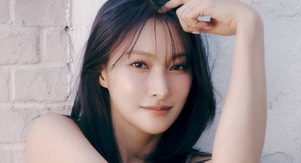 KARA's Park Gyuri Shines with Pure and Chic Charm Despite Injury