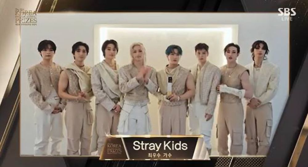 Stray Kids Takes Top Artist Award: "We Aim to Spread Happiness"