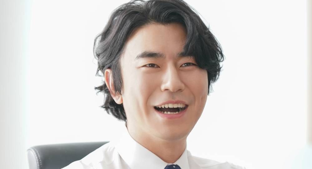 Lee Si Eon Renews Contract with Story J Company