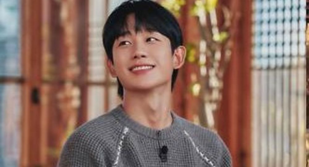 Jung Hae In Opens Up About Battling Malicious Comments, Insomnia and Panic Disorder: "It Was a Difficult Time"