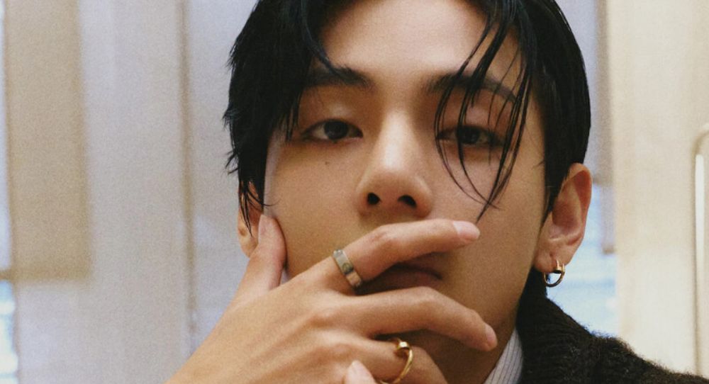 BTS's V Earns Platinum Status for Layover