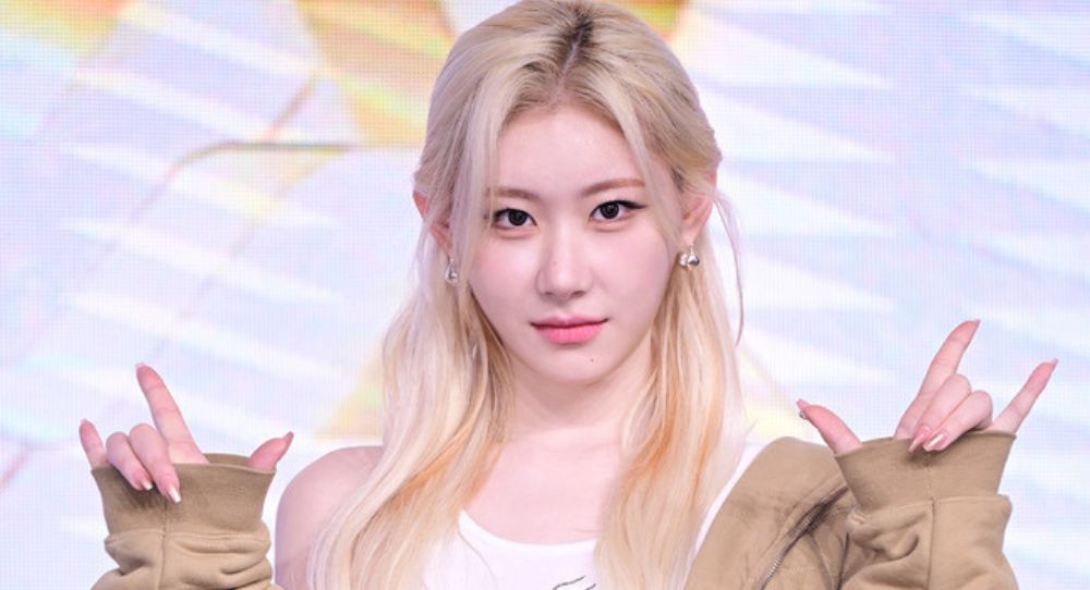 ITZY's Chaeryeong: “I Decided to Bleach My Hair to Show a New Look”