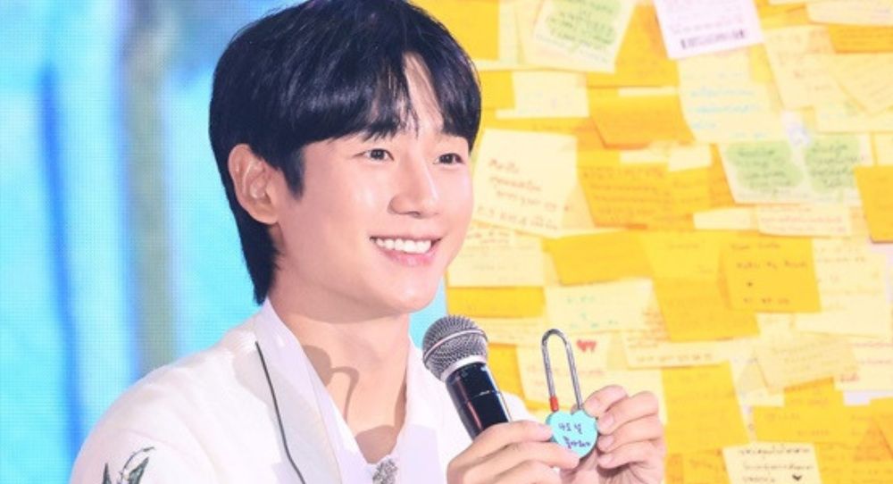 Jung Hae In Wows Fans at Thai Fan Meeting, Receives Praise from Local Media