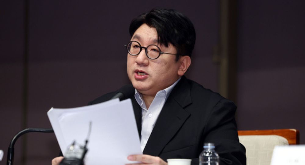 Bang Si Hyuk Denies Allegations of Taking 400 Billion Won Before HYBE’s IPO, Says No Law Was Broken