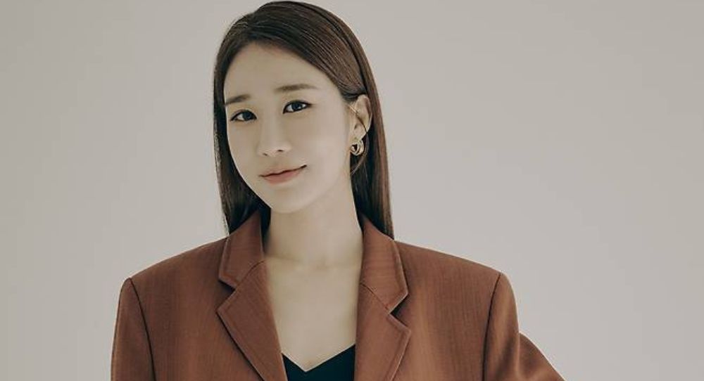 Yoo In Na Reaches New Career Milestone as Exclusive Model for Meritz Securities After 23 Years