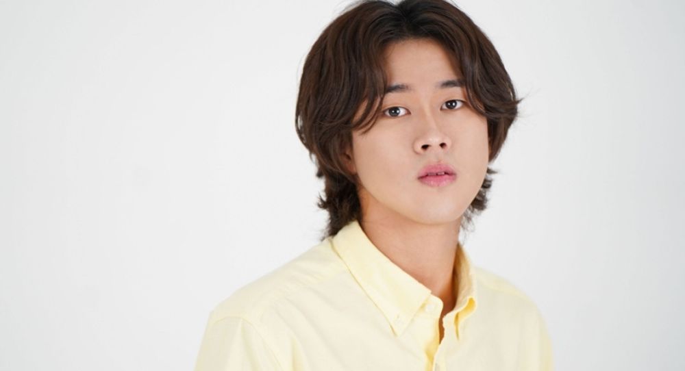 Lee Mujin's Fans Heartbroken as YouTube Views Reset Just Before Reaching 100 Million—Agency Apologizes and Explains What Went Wrong