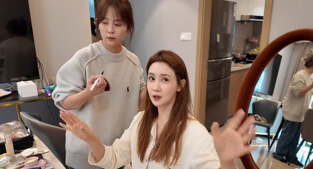 Lee Da Hae Gives Fans a Peek Into Her Lavish Shanghai Home Filled With Sponsored Gifts—You Won’t Believe What’s Inside