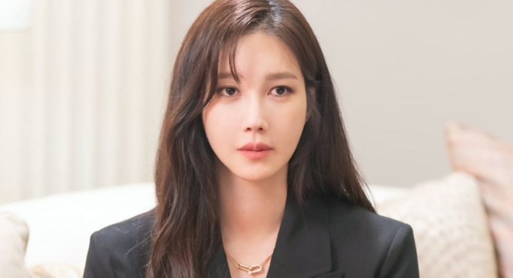 Lee Ji Ah Caught Up in Shocking 35 Billion Won Inheritance Battle—Family Accuses Her Father of Forgery, Agency Speaks Out