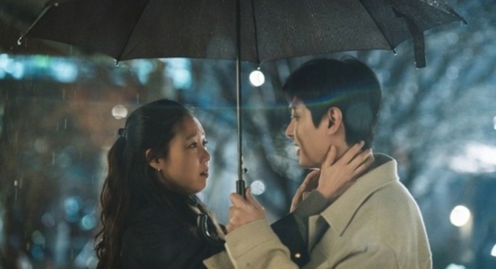 Lee Min Ho and Gong Hyo Jin’s ‘When the Stars Gossip’ Hits a Shocking 1% Rating Despite Romantic Rainy Date Scene