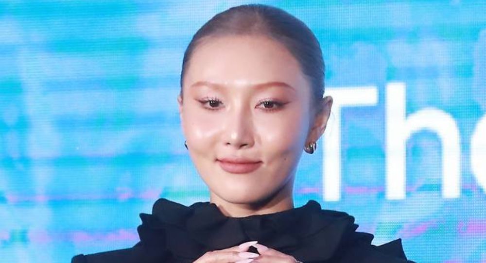 Hwasa Finally Speaks Out About Dating Rumors — Confirms She’s Single Now After 12-Year Age Gap Romance